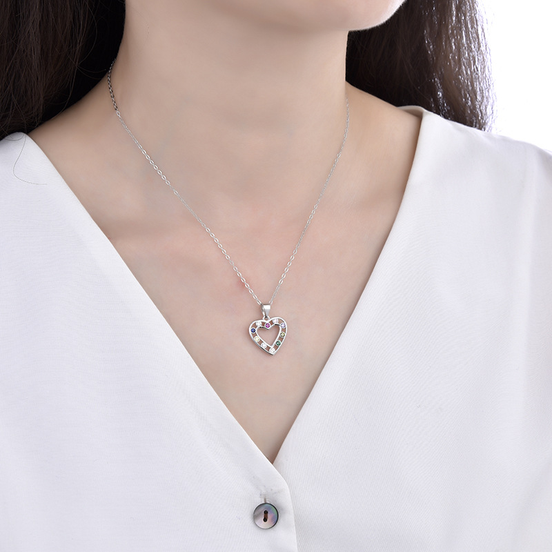 Collar de amor de plata transfronteriza 925 plata esterlina moda femenina simple alta sensación de color incrustado colgante de zircon cadena clavícula