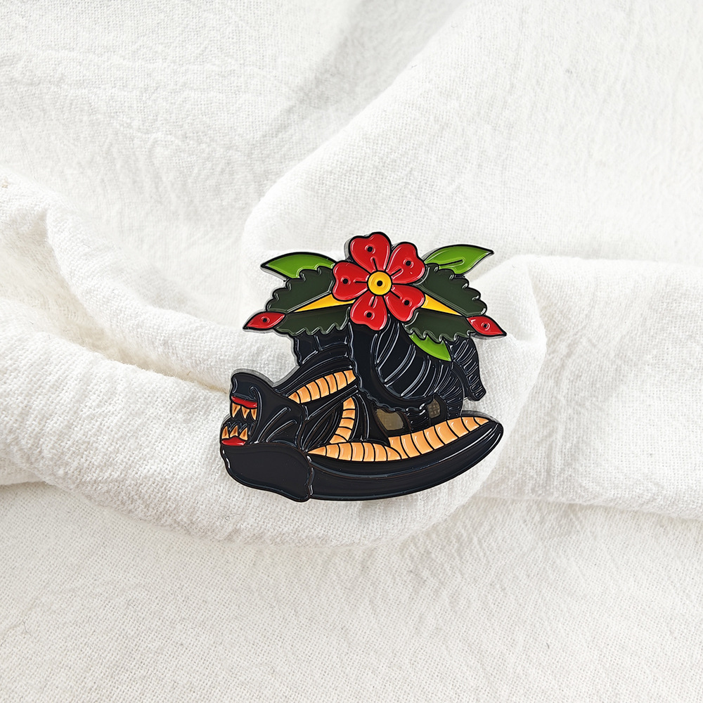 Traditional Tattoo Style Black Panther Enamel Brooch Gothic Lapel Pin Unique Trendy Backpack Badge Accessory