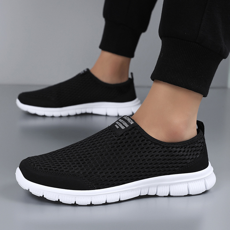 Primavera y verano zapatos casuales de tela de malla para hombres, zapatos de deporte transpirables de tamaño grande para hombres de mediana edad, zapatos ligeros de un solo pie