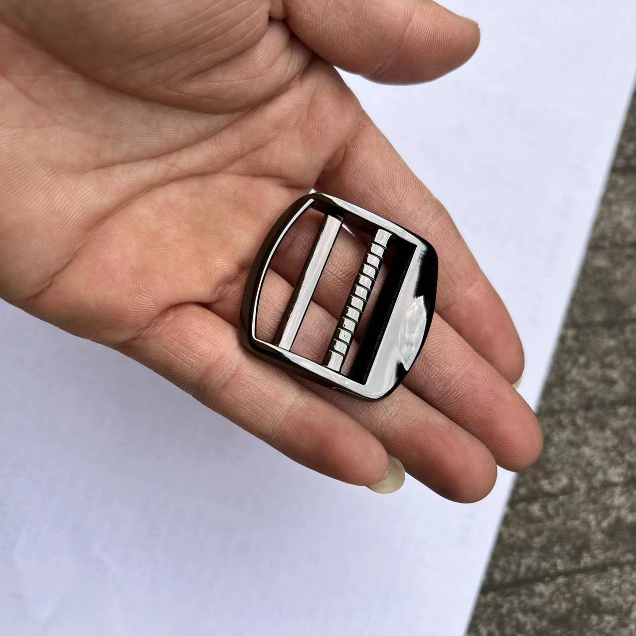En stock accesorios de hardware de equipaje al por mayor bolsa de libros de aleación de zinc hebilla de malla metálica hebilla de escalera ajustable Aleación de tres bloques image 16