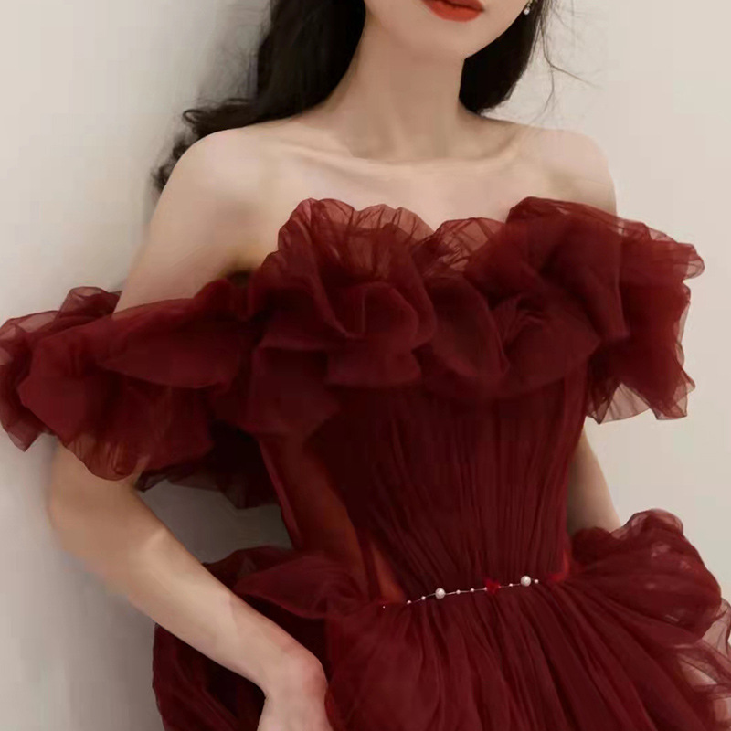 Vestido de noche rojo de verano 2026 de estilo diseñador para novias, con hombros descubiertos, de lujo ligero, talla grande transfronteriza para mujeres con curvas. image 2