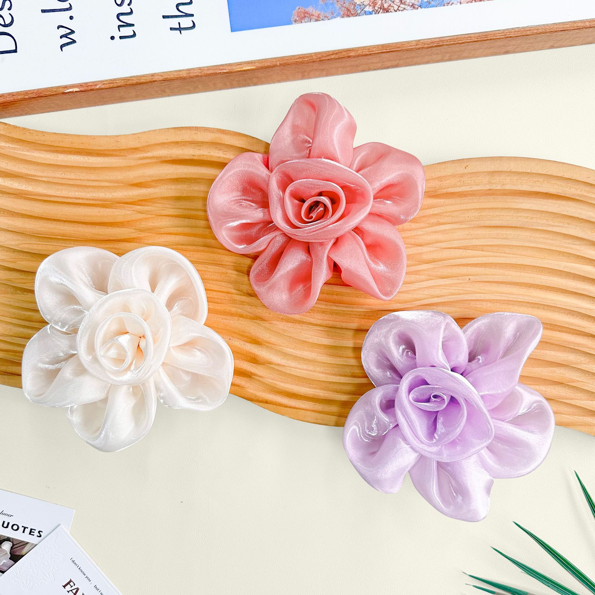 11.6cm fábrica directa accesorios de flores zapatos accesorios de ropa satén flores hechas a mano clip de cabello ropa diy