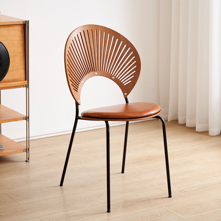 Silla de cáscara de madera de cerezo negro patas + cojín marrón brillante