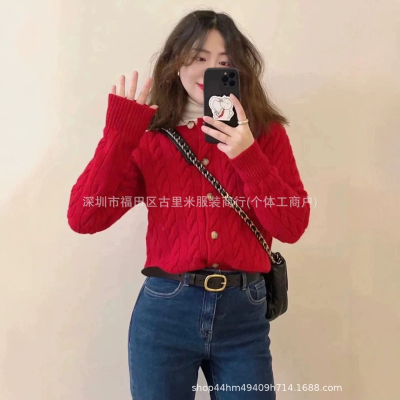 2026 autumn/winter new collection: embroidered cable-knit cardigan, American retro style, round neckline, versatile knit sweater jacket 2026 autumn/winter new collection: embroidered cable-knit cardigan, American retro style, round neckline, versatile knit sweater jacket