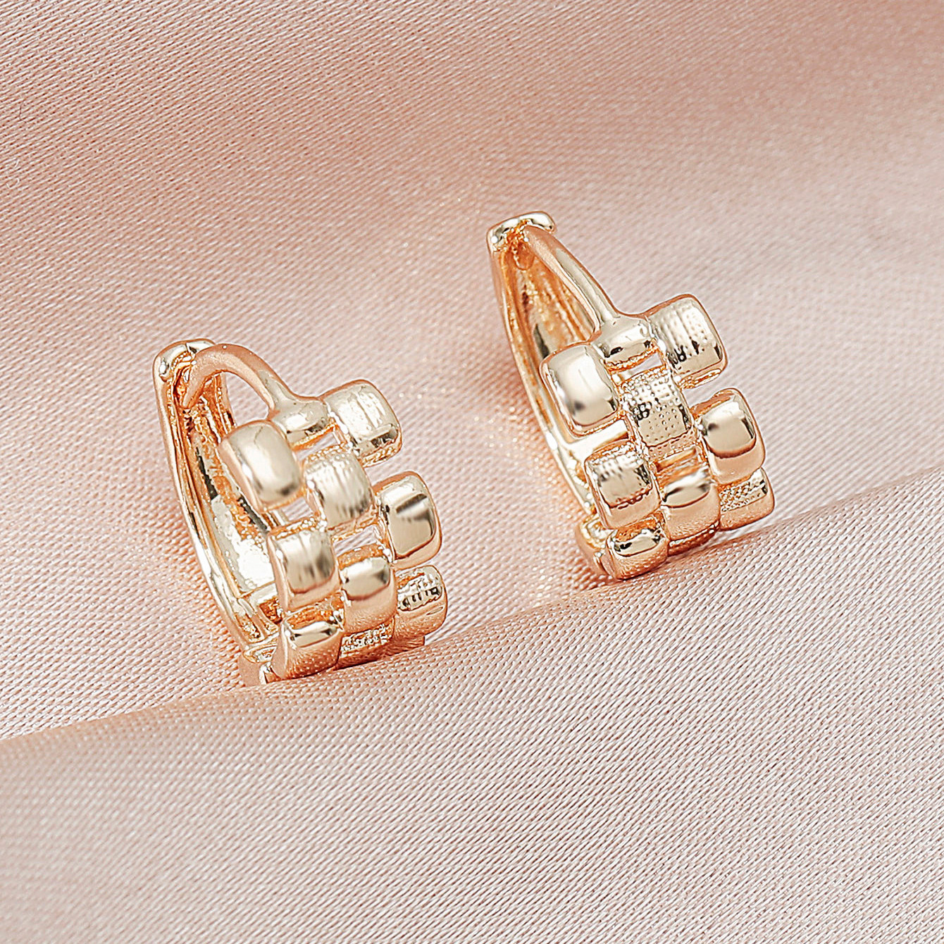 Fashion Bow Copper Inlaid Zircon Earrings Wholesale display picture 9