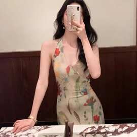 复古印花挂脖鱼尾露背气质连衣裙度假战裙女夏季新款气质长裙