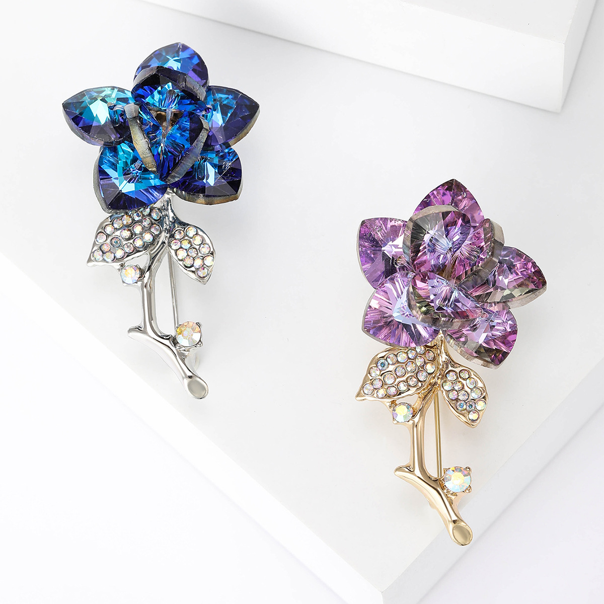 Brooches Classification Elegant Streetwear Pin Flower Alloy Rhinestones Women's Brooches
