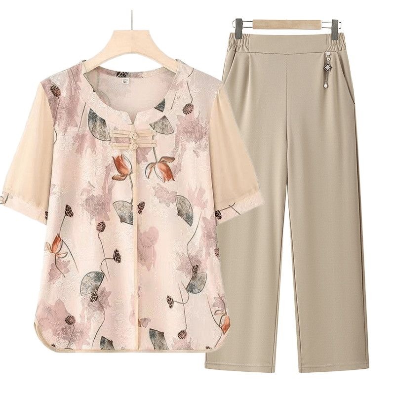 Stylish summer new Chinese-style short-sleeved top for middle-aged women, made of ice silk fabric, designed to be slimming and cover the body, perfect for summer wear for middle-aged and elderly women