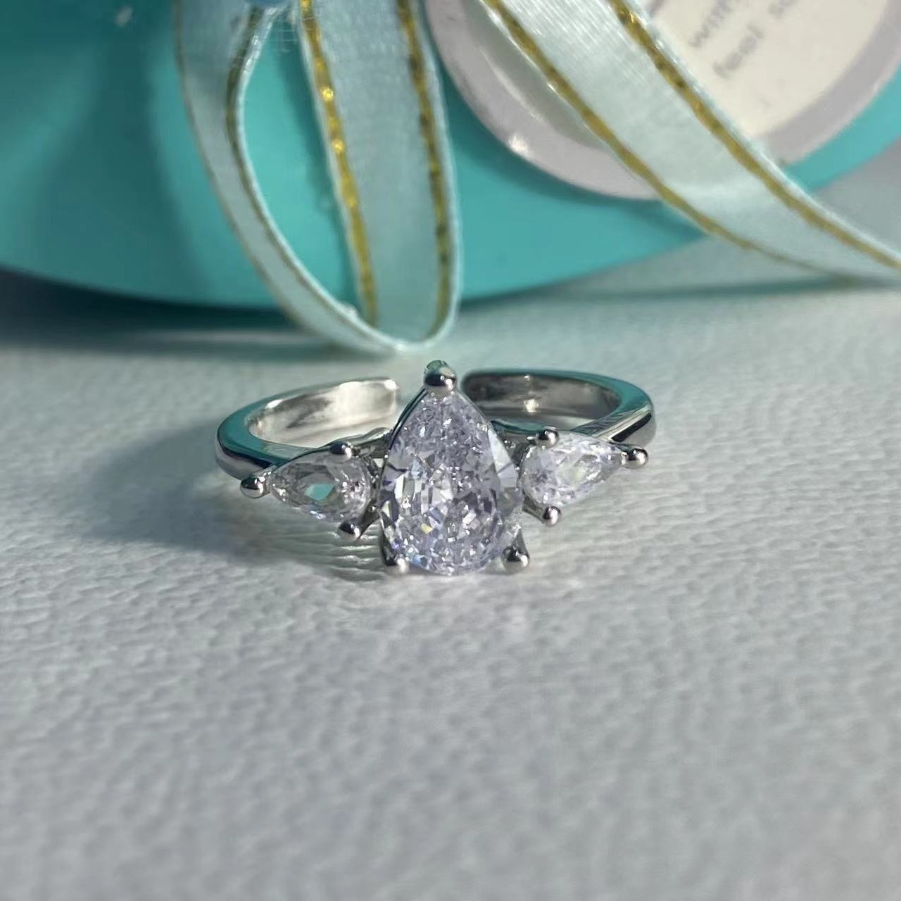 Luxe angel water drop ring met peervormige diamant voor dames_voghion.com