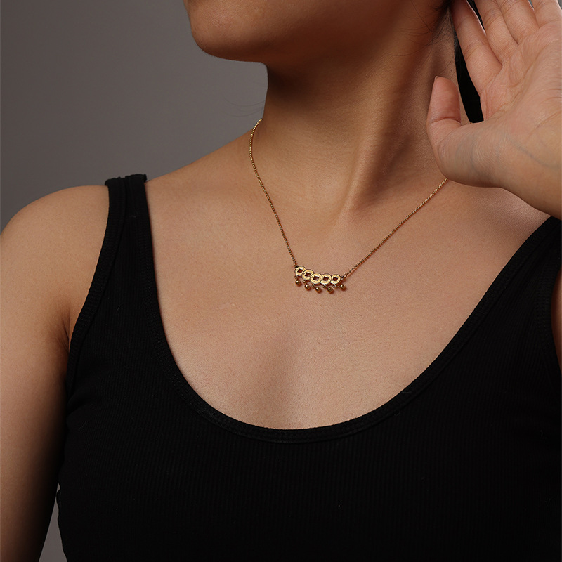 Xuping acero inoxidable 24k simple ligera cadena de clavícula de lujo imitación de oro esferas de bronce collar de invierno al por mayor image 3