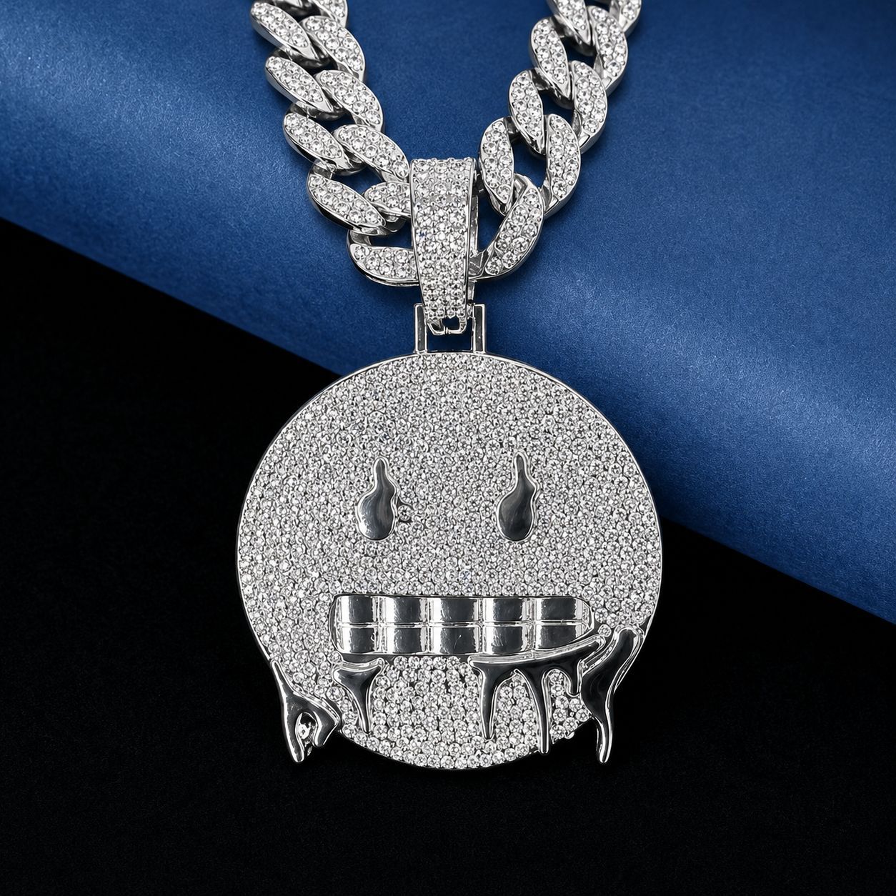 Ventas transfronterizas calientes de hip-hop cara de hielo emoji colgante personalidad cara sonriente aleación de diamantes cadena cubana al por mayor