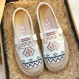 Ethnic Style Soft-soled Women's Embroidered Shoes Spring and Autumn New Old Beijing Cloth Shoes Women's Single-layer Shoes Chinese Style Breathable Cross-border Hair
