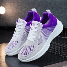 ŮЬ�ļ��¿������˶�Ь��Լʱ���������͸��ϵ������Ь�羳����