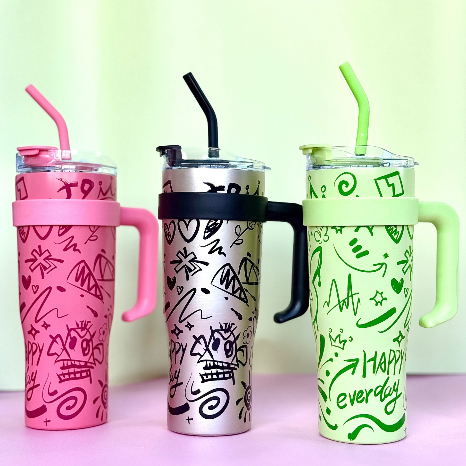 Taza de gran capacidad de las niñas de alto valor facial con taza de agua de paja, taza de agua de gran tamaño, taza de agua de gran tamaño, regalos al por mayor