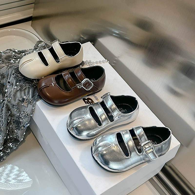 Маленькие кожаные туфли для детей с пальцами ног 2025 новая корейская мода для девочек принцесса одиночная обувь римская обувь детская обувь оптом