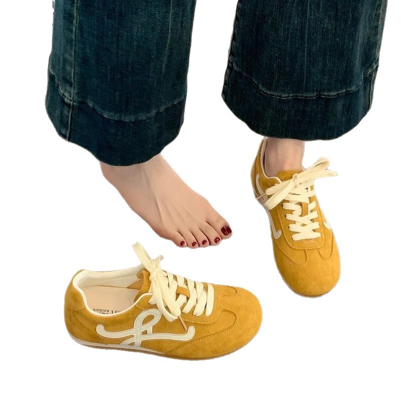 Zapatos de entrenamiento de cuero amarillo para mujeres 2025 primavera y otoño nuevos zapatos de mujer explosivos zapatos de skate casuales transpirables