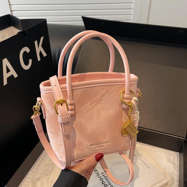 Comercio exterior venta caliente bolso de cubo de mano damas 2025 nuevo estilo de tendencia universal bolso de hombro de alta calidad bolso de moda