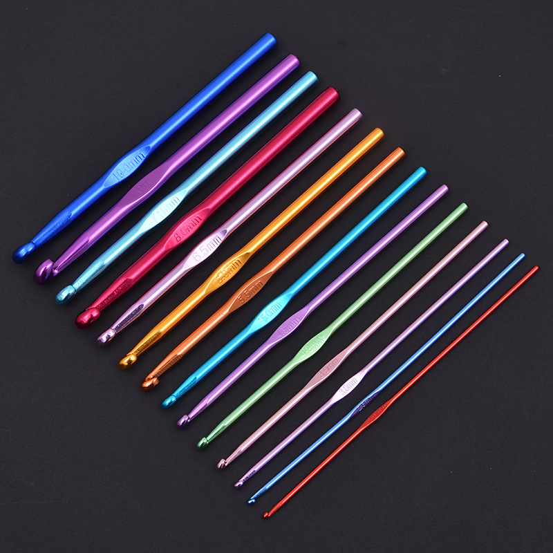 2023 Venta caliente color alúmina sola cabeza crochet DYI herramienta de tejer aluminio ganchillo aguja fabricante en stock