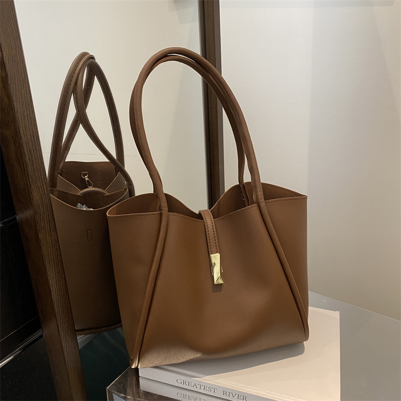 Bolso de gran capacidad para mujeres 2024 otoño invierno bolso de mujer bolso de hombro bolso de viaje bolso para niños bolso de alta calidad retro simple bolso de tote