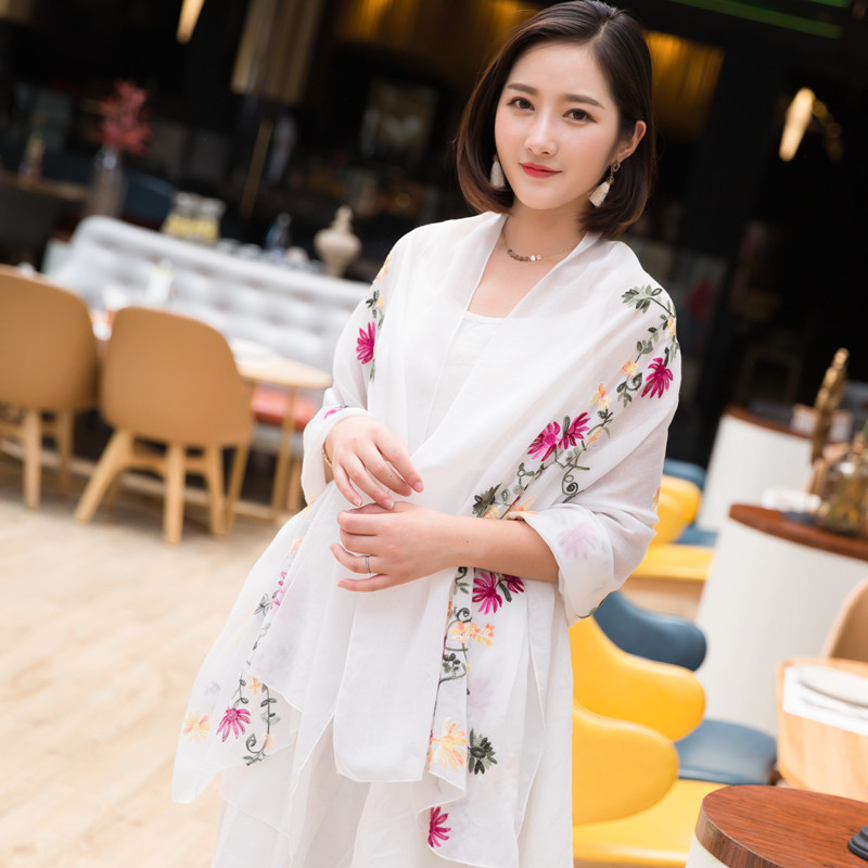 民族风刺绣围巾 云南复古绣花棉麻披肩 搭配旅游防晒外搭围脖批发