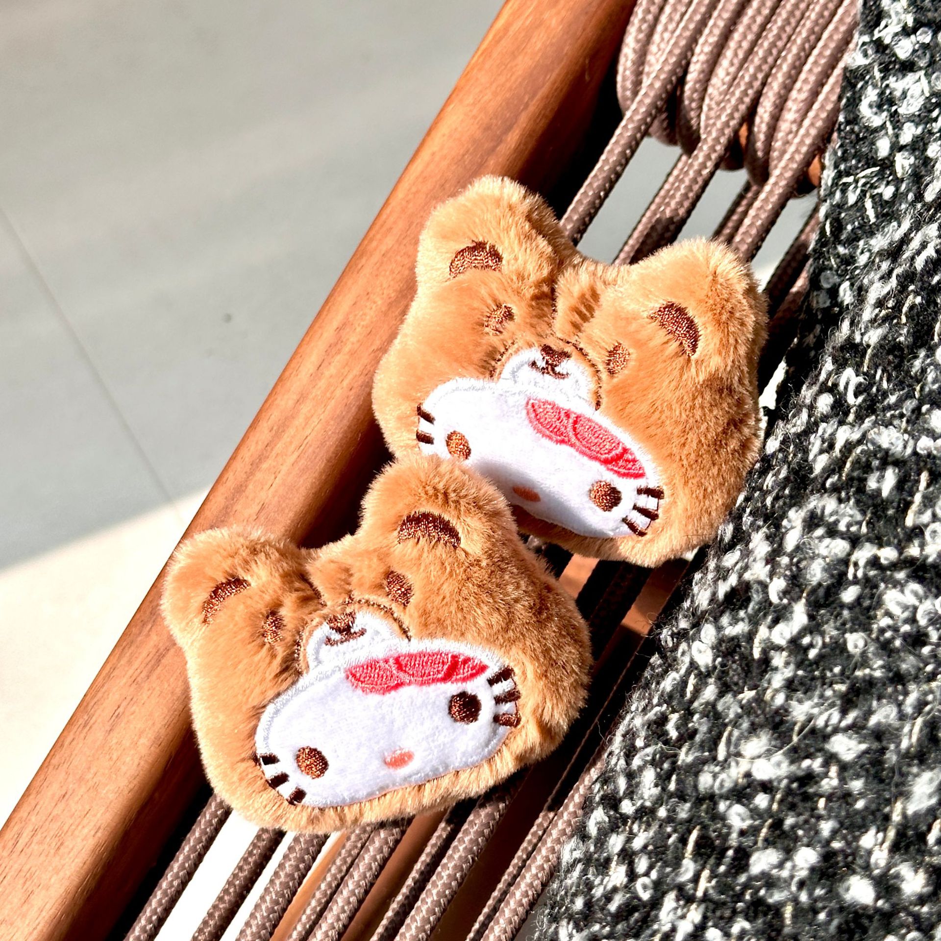 Capibala broche de peluche en línea lindo bolso ropa decoración pin DIY muñeca del delfín colgante muñeca