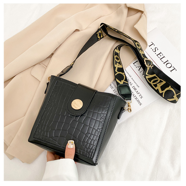 Fashion Embossed Button Small Bag display picture 7