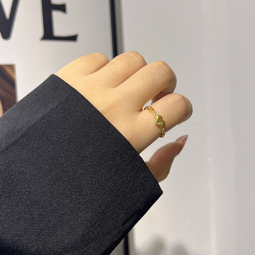 Titanium steel chain heart ring for women 2024 new fashion light luxury niche design high-end sense of fashion personalized ring