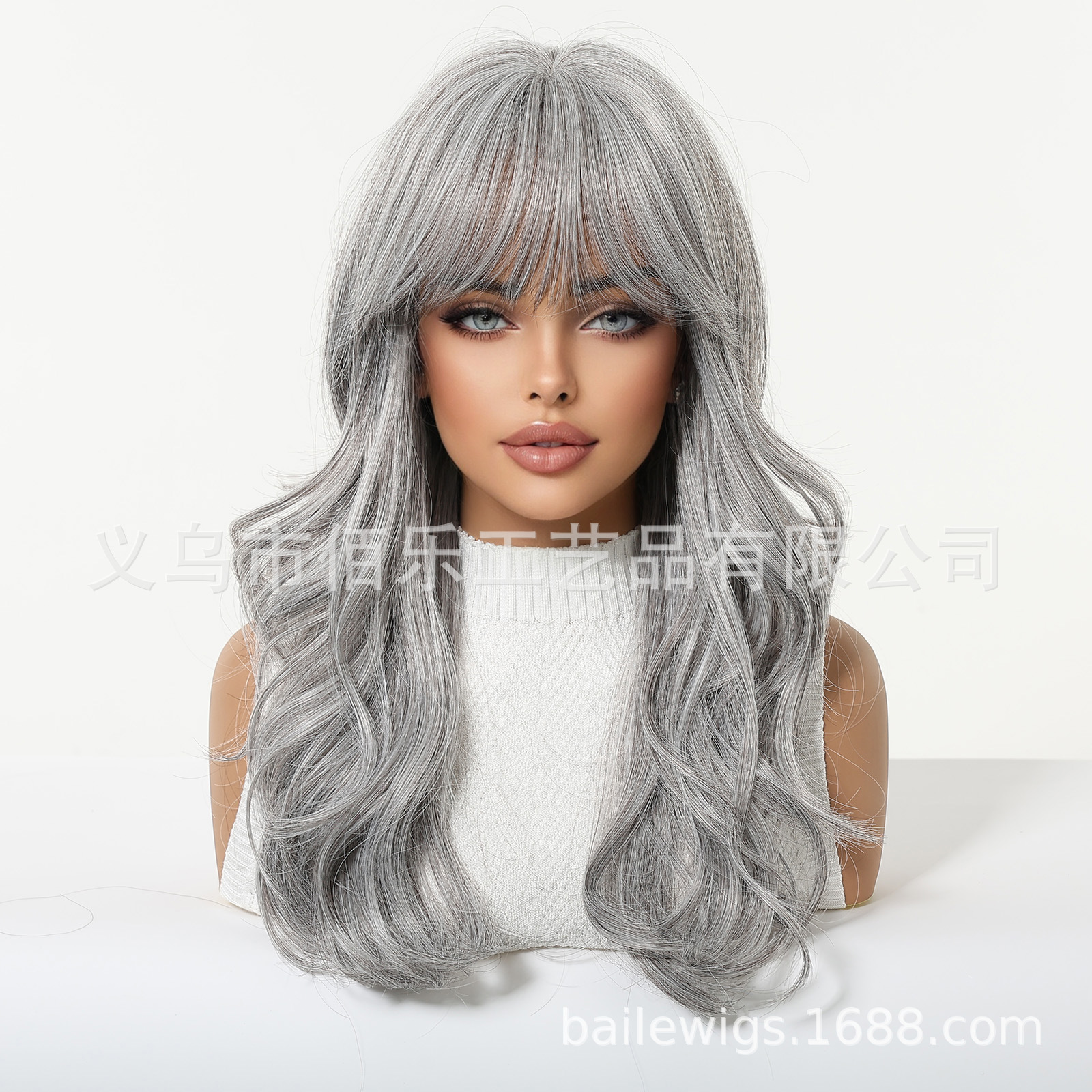 Pelucas de cabello de mujer gris frange largo rizado fibra química pelucas de cabello europeo al por mayor en stock