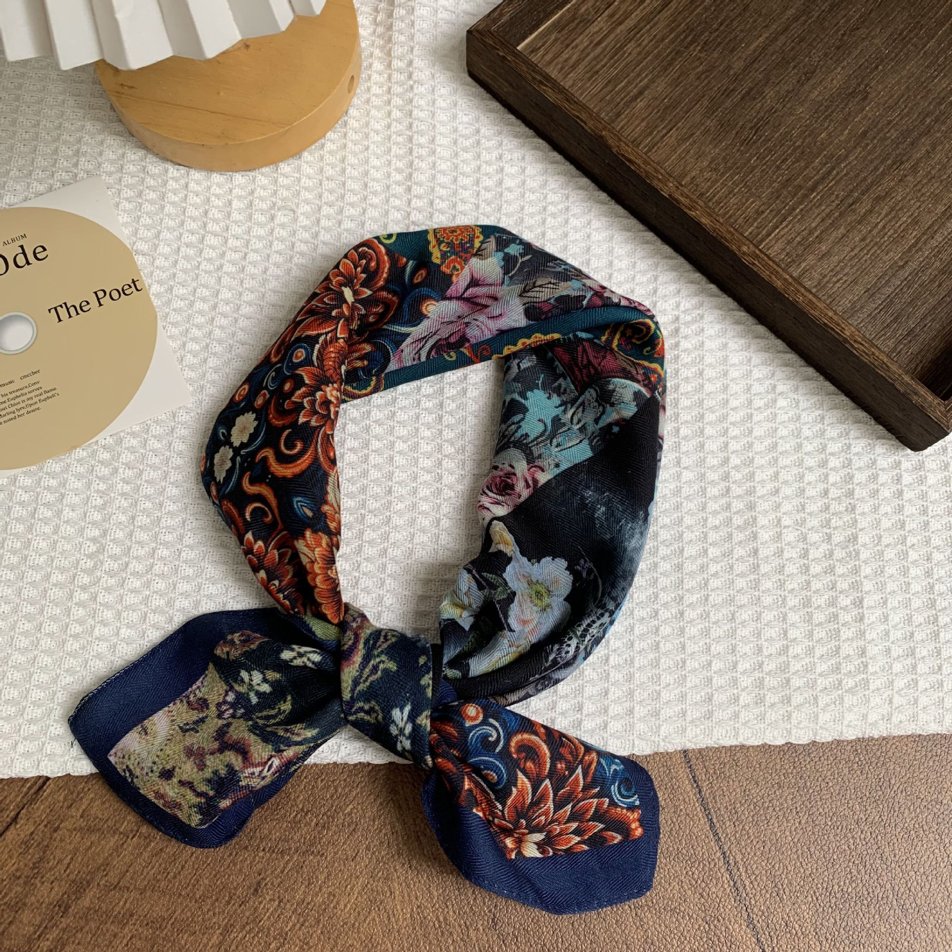 Pañuelo de seda de algodón y lino, bufanda cuadrada grande, estilo de verano de alta gama, estilo de todo fósforo literario, estilo étnico retro, bufanda de flores de anacardo, chal femenino