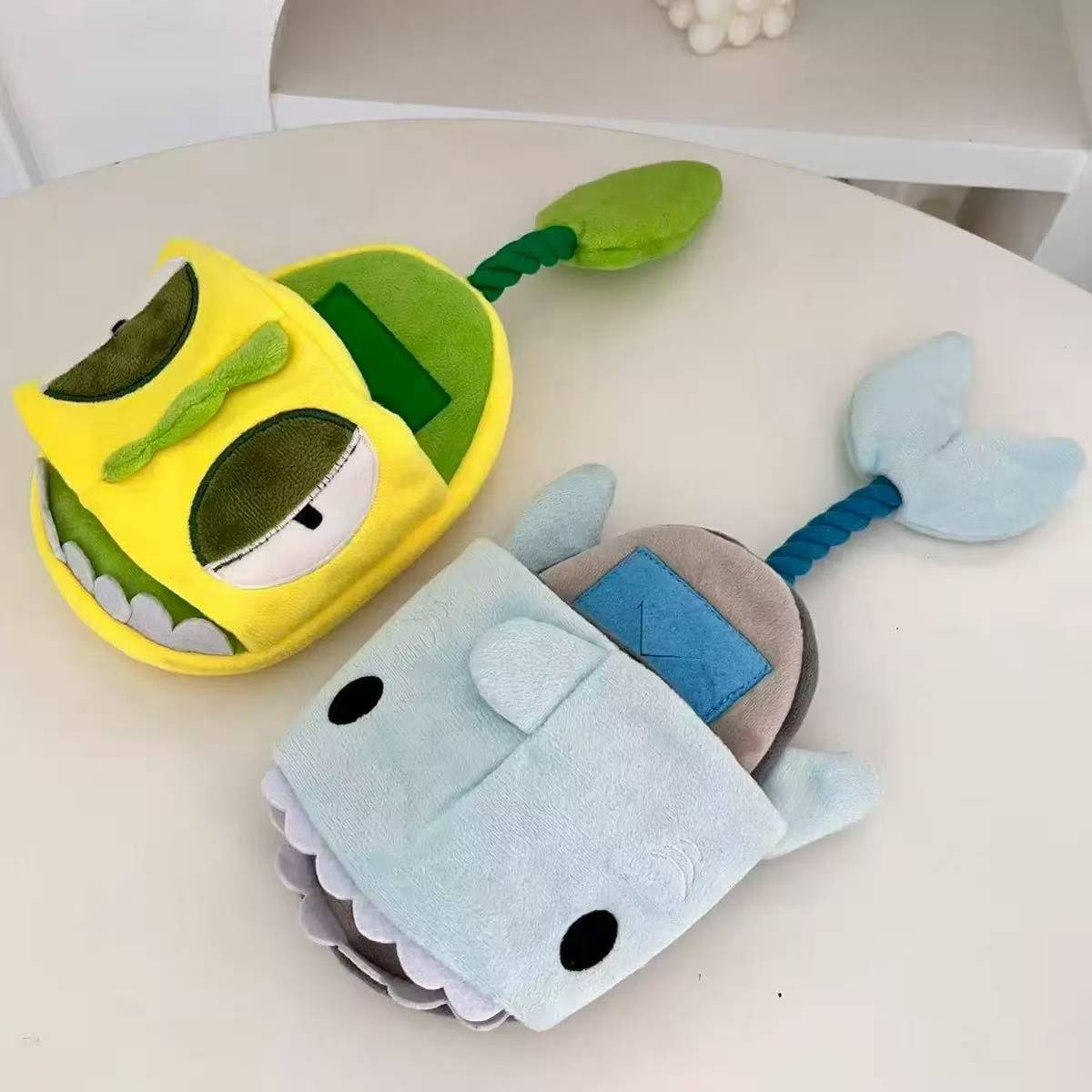 Nuevo juguete transfronterizo para perros sonido tiburones zapatillas de dientes de molienda de dientes de dibujos animados juguetes para mascotas image 3