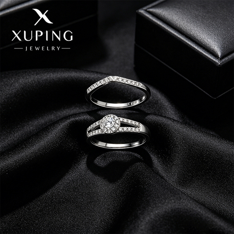 Xuping anillo de boda de estilo europeo y americano simple, anillo de aleación de cobre, anillo de lujo ligero, joyas para mujeres.