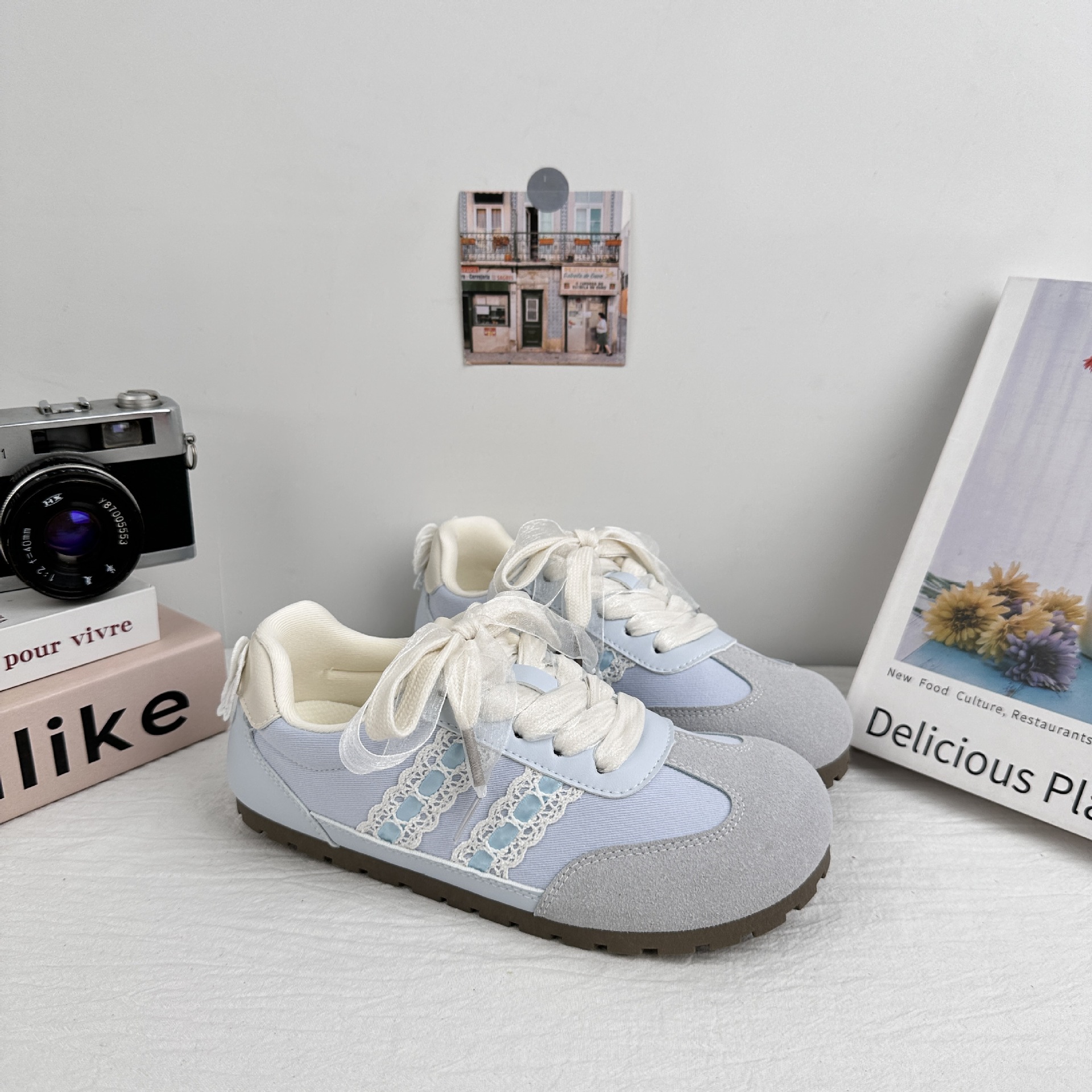 Zapatos de entrenamiento de mujeres de Bode2025 nuevos zapatos blancos transpirables de verano con suela gruesa, zapatos de skate de nicho