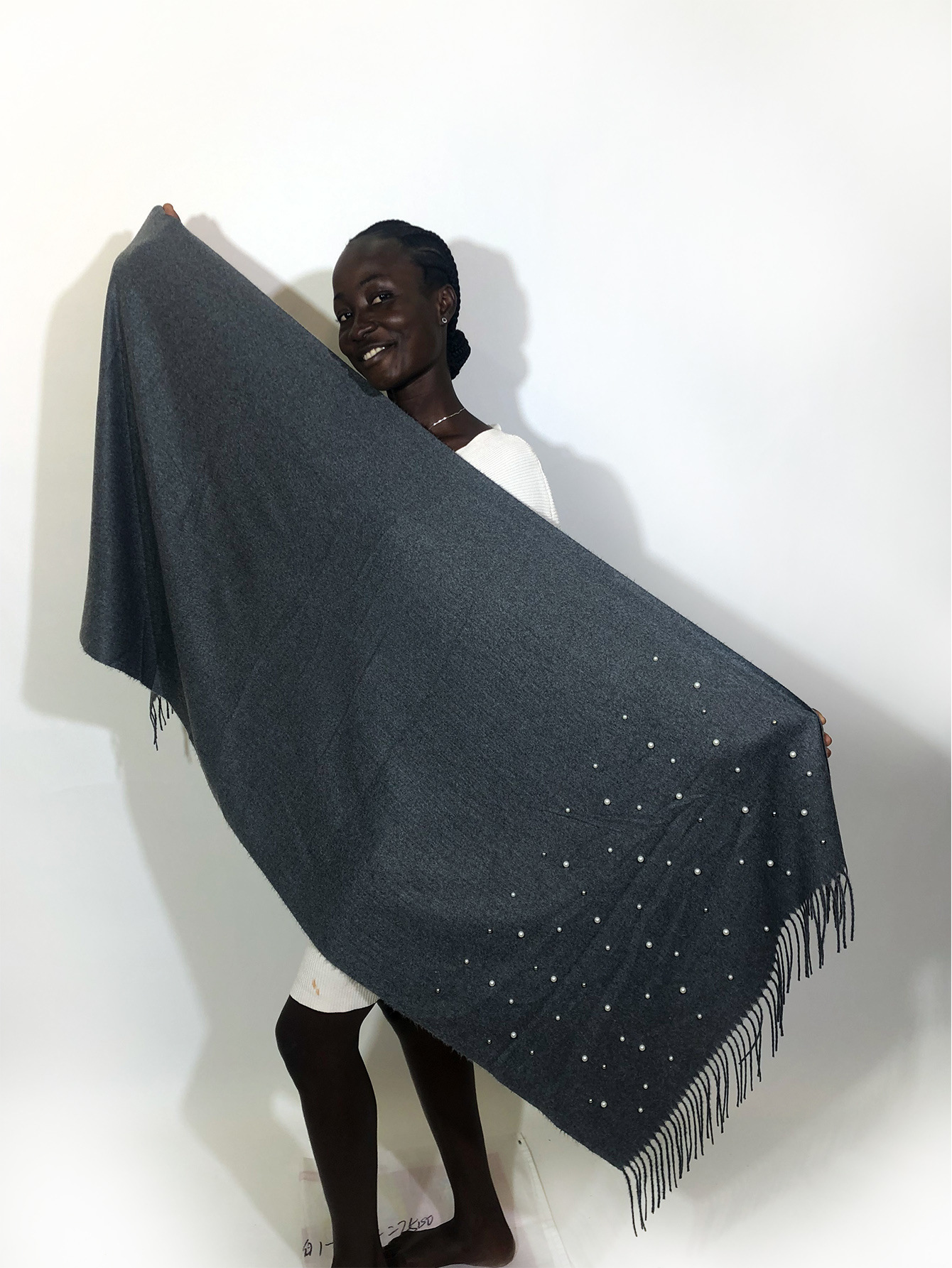 Vente chaude nouvelle automne et hiver couleur unie cheveux épineux clou perle châle en Europe et en Amérique, écharpe femme gland chaud épaissi_voghion.com