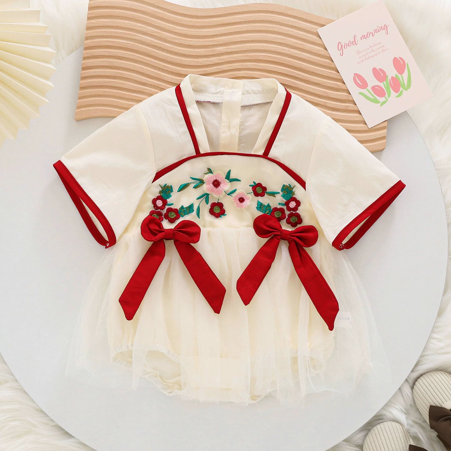 Ropa de verano para bebés mono de estilo chino Delgado estilo occidental bebé niña hanfu un mes de edad cien días princesa cheongsam mameluco moda