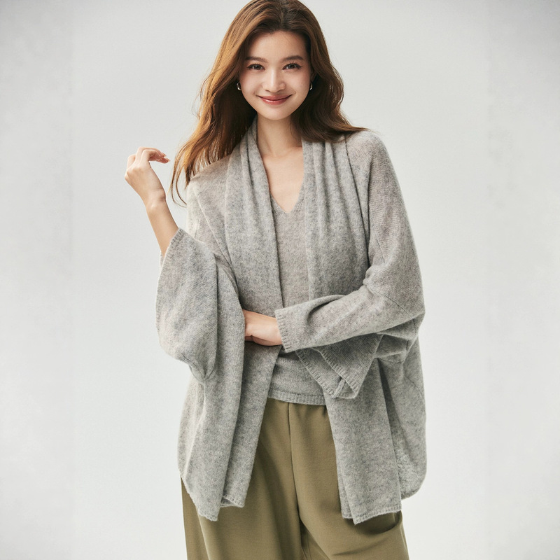 Kangbaolai 25% mulberry silk 75% cashmere knitted cardigan for women, with a halter neck design, loose fit, and wide sleeves, suitable as a sweater or outerwear