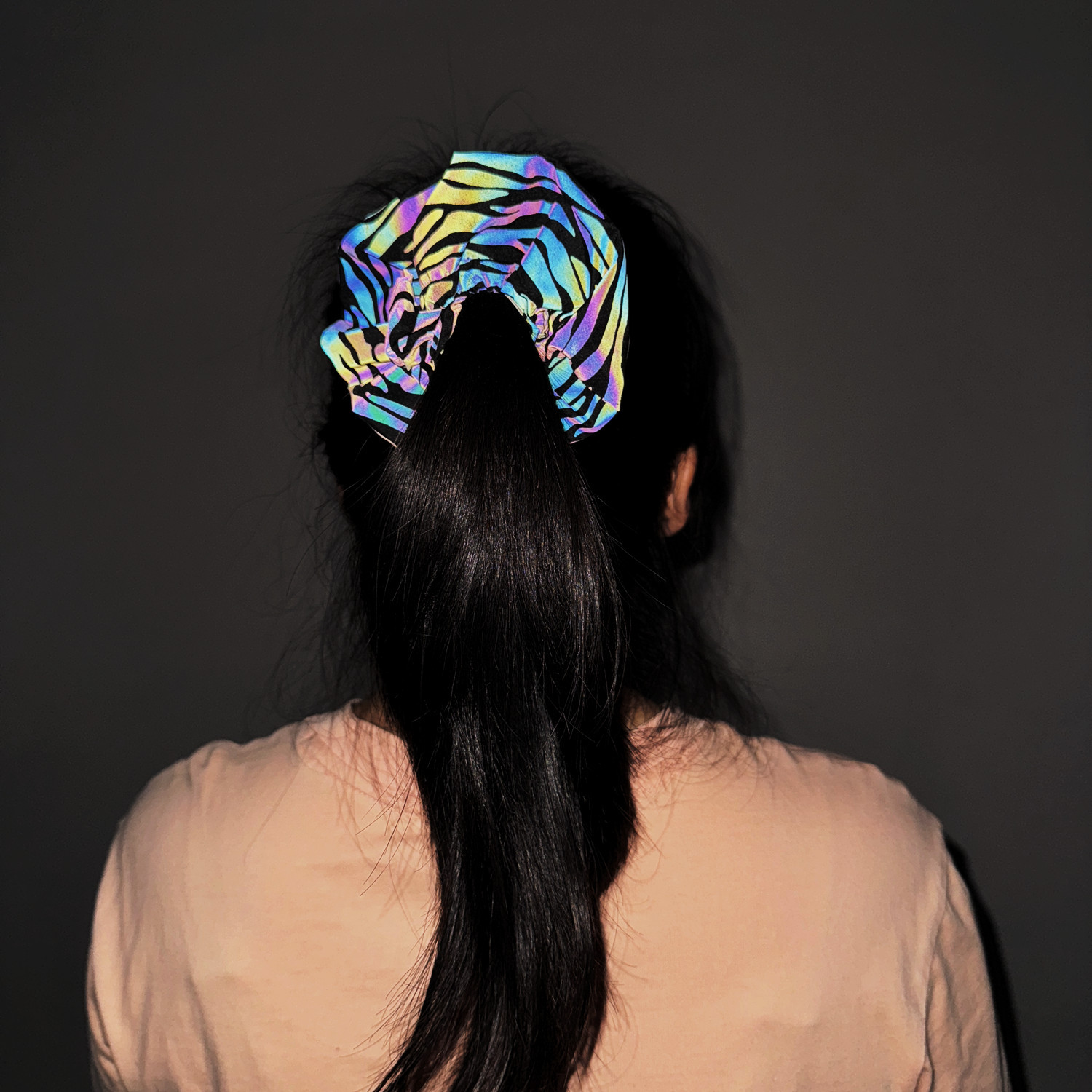 Scrunchie riflettente colorato per capelli accessorio donna_voghion.com