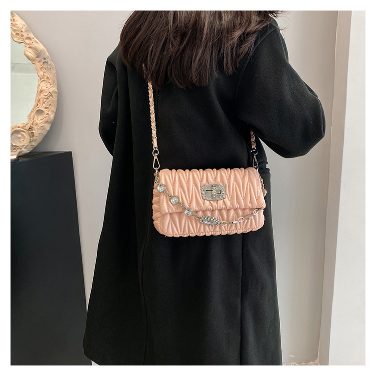 Diamond Chain Shoulder Bag - Small Pleated Crossbody Handbag_voghion.com