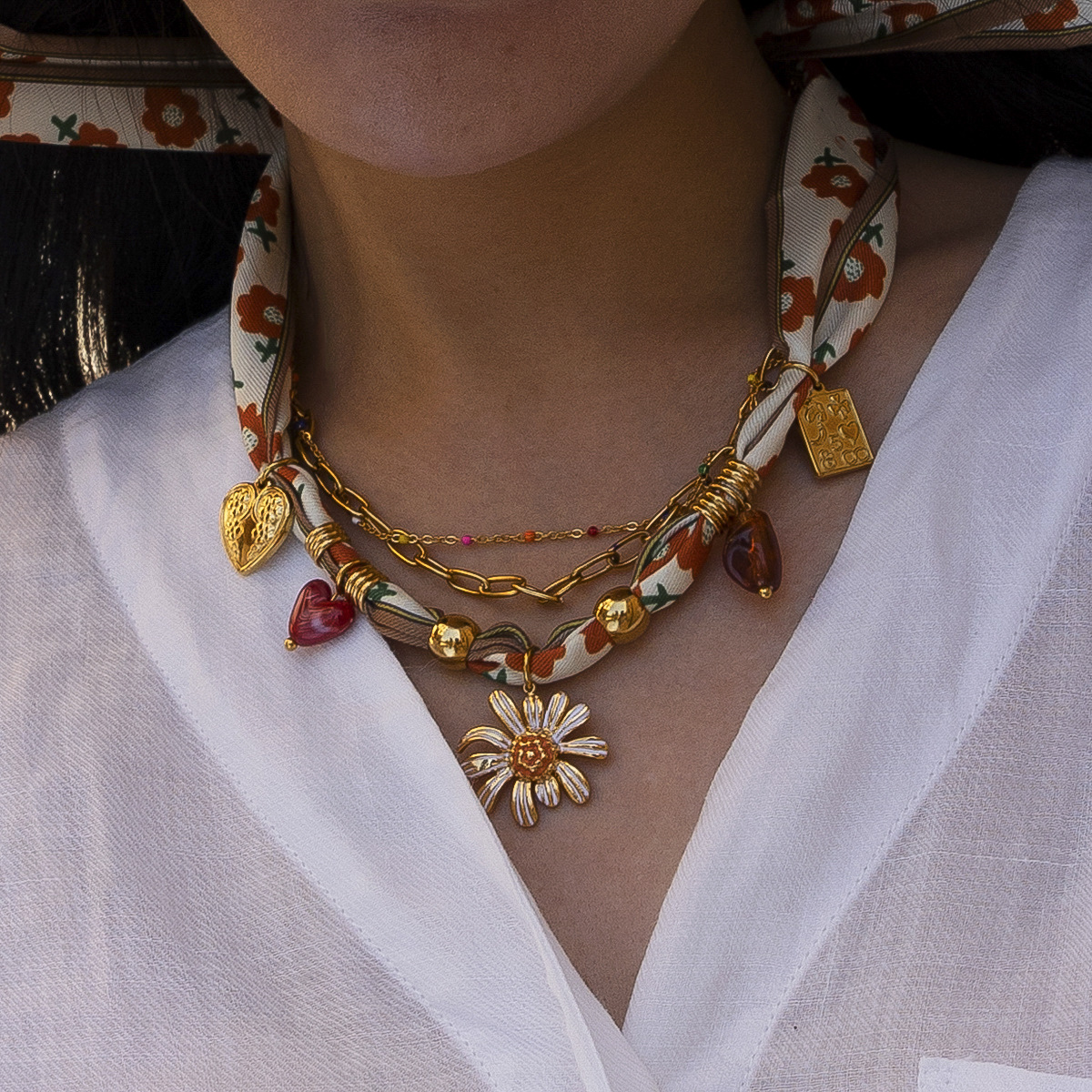 TENA Europa y América bufandas de acero inoxidable collar colgante de flores de acero de titanio sin decoloración cadena ligera de lujo alta sensación de joyería versátil