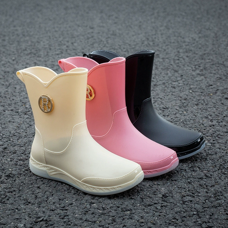 Fashionable boots, non-slip wear-resistant shoes