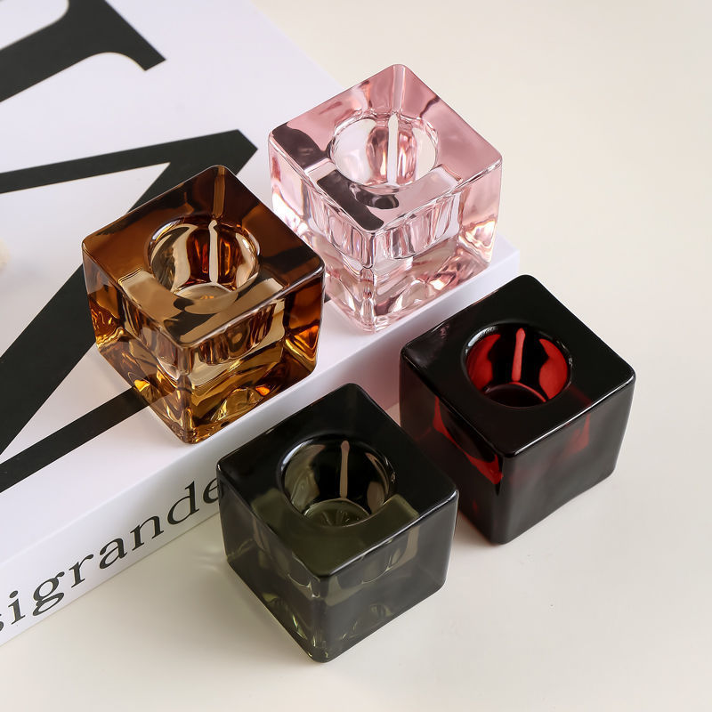 厚い透明なガラスの正方形の厚い底の厚い縁のアロマカップキャンドルのスタンドの寝室のリビングルームの置物|undefined