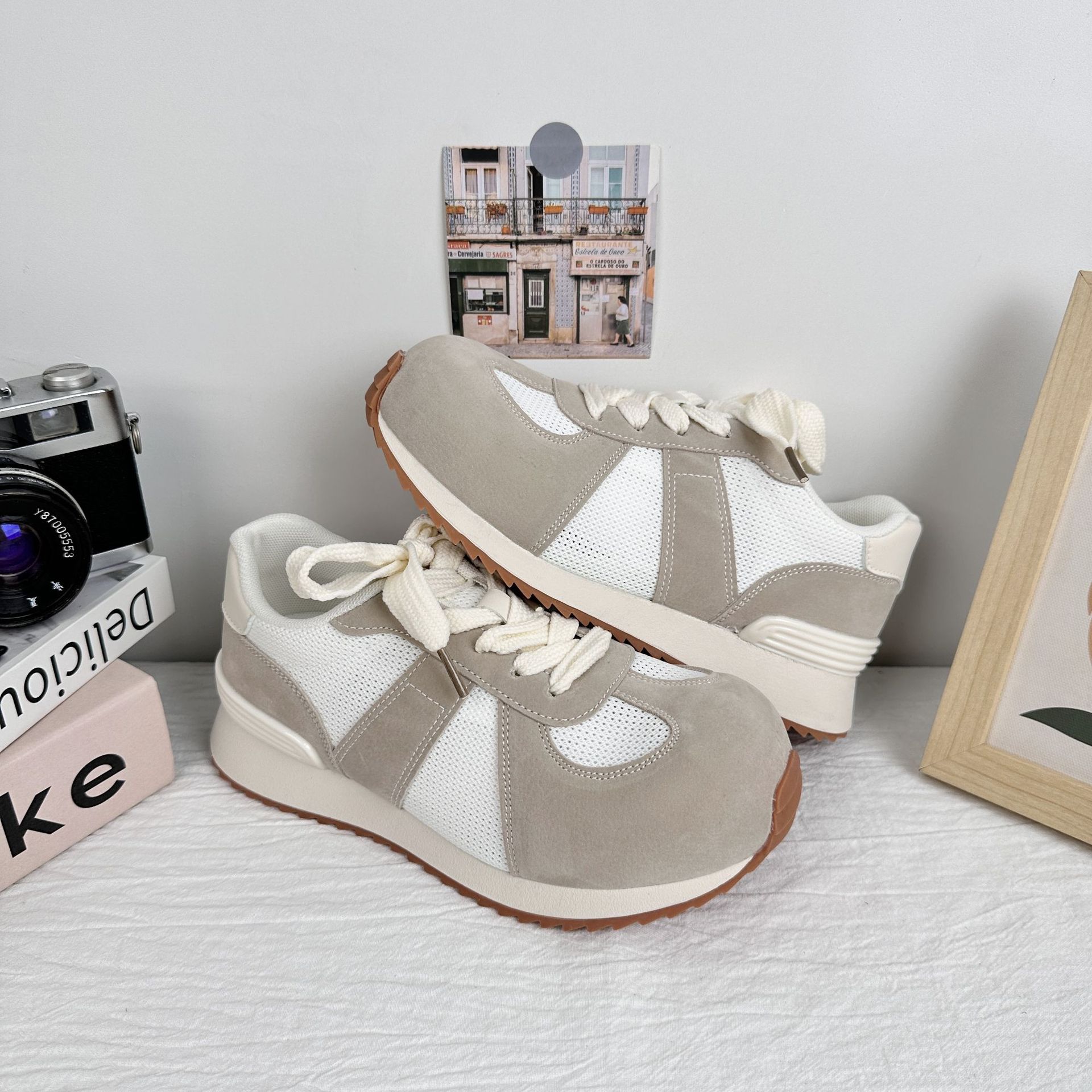 A9916 zapatos americanos Gump2025 verano nuevo estilo versátil retro zapatos de cabeza grande simple ins zapatos de entrenamiento de estilo