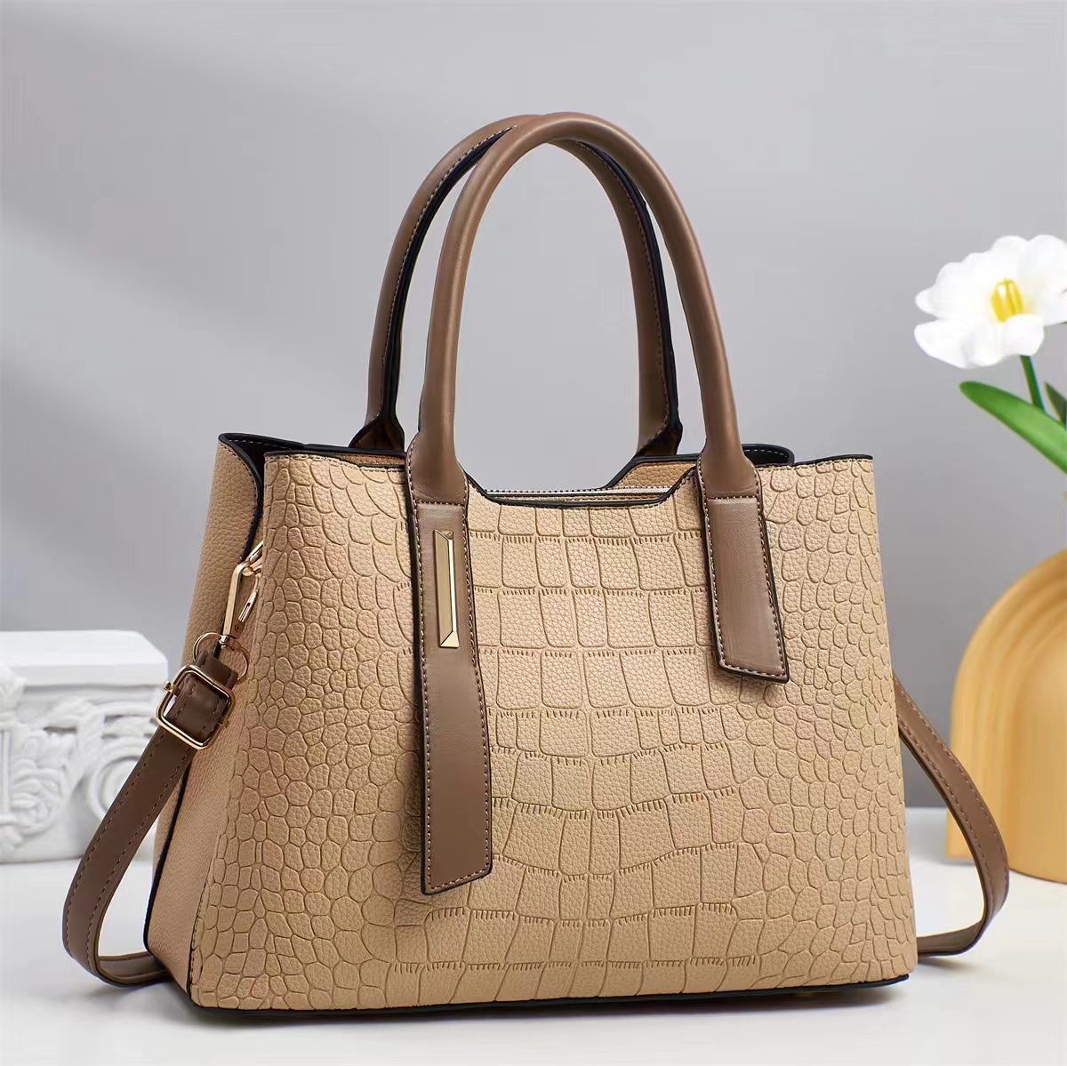 Bolso de mujer de moda bolso con patrón de cocodrilo 2025 nuevo bolso de mensajero bolso de hombro simple y versátil