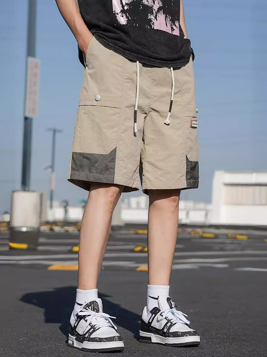 Pantalones cortos de seda de hielo de moda de verano para hombres. Pantalones de aire secos. Pantalones de cinco puntos. Pantalones de hombre grandes.