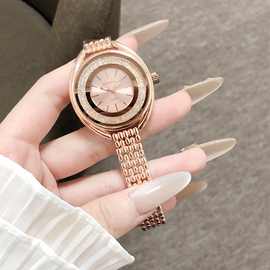 精致玫瑰金镶钻女表环形粉表盘金属链带设计石英机芯打造轻奢风格