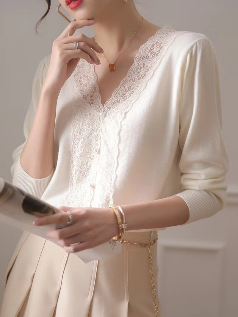 Áo len nữ cổ V phối ren dệt kim dáng ôm kiểu Pháp — trắng