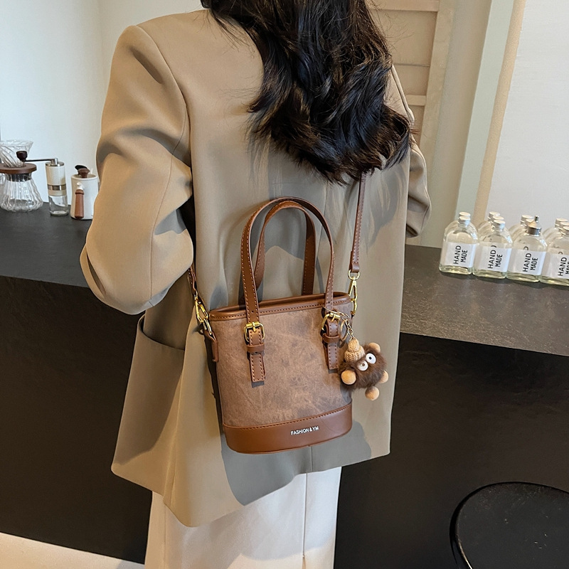 クロスボーダーバッグ ニッチデザイン バケットバッグ Pu ファッション レディースバッグ シングルショルダー クロスボディバッグ ハイエンド スモールバッグ 通勤バッグ|undefined