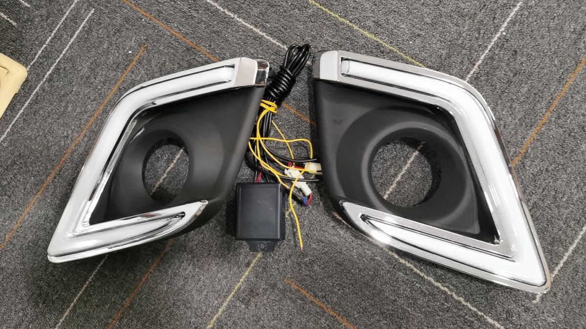 Suitable for 15-16 Toyota Hilux Vigo Two-Color Daytime Running Lights Car Modified Fog Lights Led Turn Signals