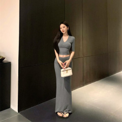 御姐气质修身v领半袖T恤上衣女早秋显瘦套装包臀半身裙灰色两件套