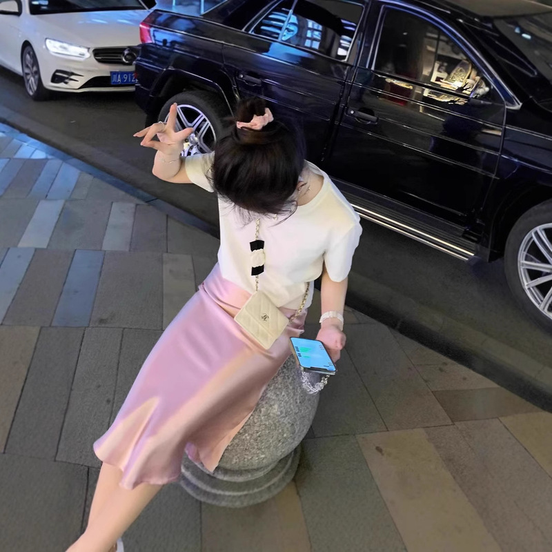 Triacetate Satin Hip Fishtail Skirt High-Waist Slimming High-End Silk Sliding Mid-Length A- Line Skirt for Women in Summer Triacetate Satin Hip Fishtail Skirt High-Waist Slimming High-End Silk Sliding Mid-Length A- Line Skirt for Women in Summer