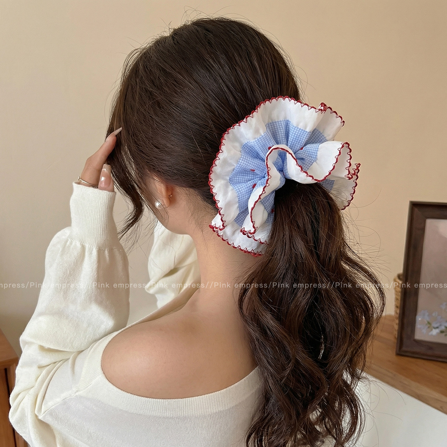 Nuevo scrunchie de encaje multicapa 2026 para mujer, lazo para el pelo de alta gama, accesorio suave para el cabello estilo coreano.